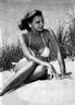 Simone Auger string halter nombril bikini 1958